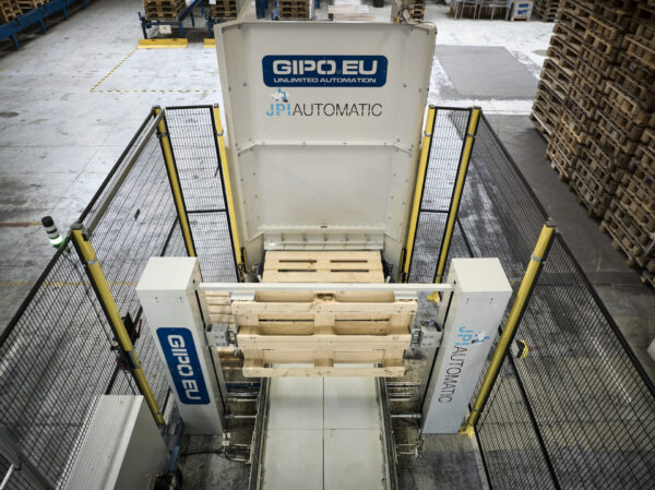 OPTIMUM 300 – Automatisches Einführen und Vereinzeln von Paletten
